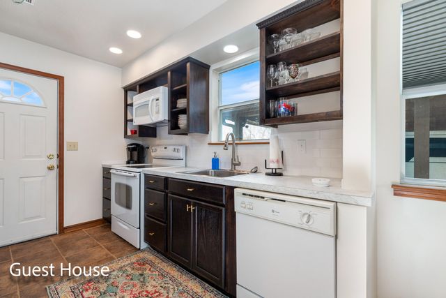 1446 Rockie Drive, Grove, OK 74344