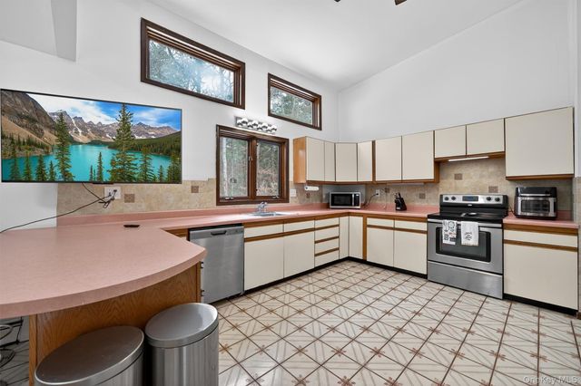 157 Old Forestburg Road, Sparrowbush, NY 12780