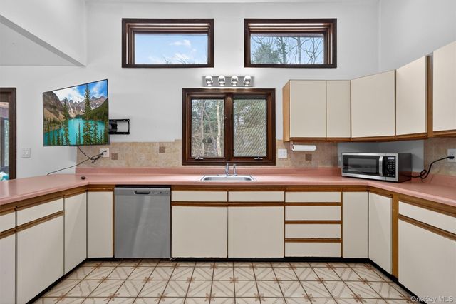 157 Old Forestburg Road, Sparrowbush, NY 12780