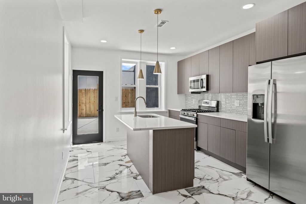 1211 S 15TH ST, Philadelphia, PA 19146
