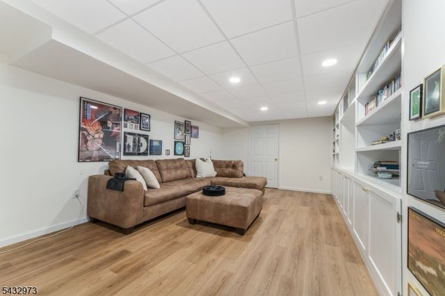 242 Laurel Court, Readington Twp., NJ 08889