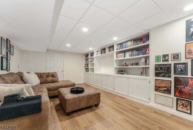 242 Laurel Court, Readington Twp., NJ 08889