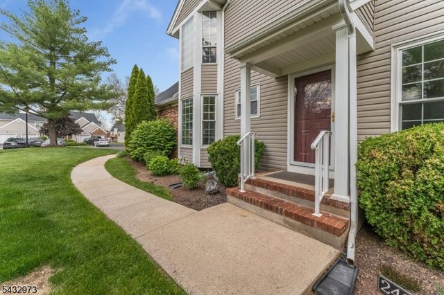242 Laurel Court, Readington Twp., NJ 08889
