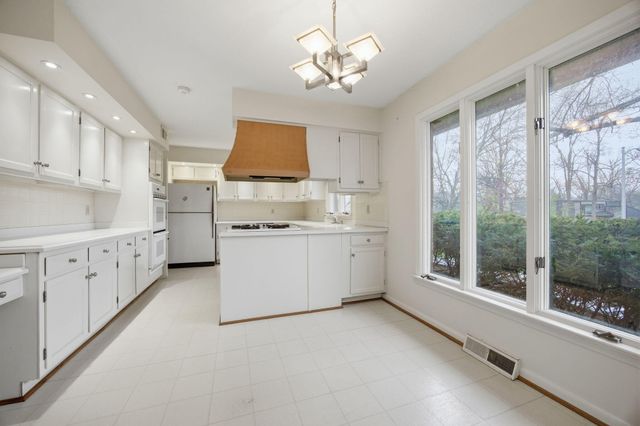 2044 Manor Drive, Lexington, KY 40502