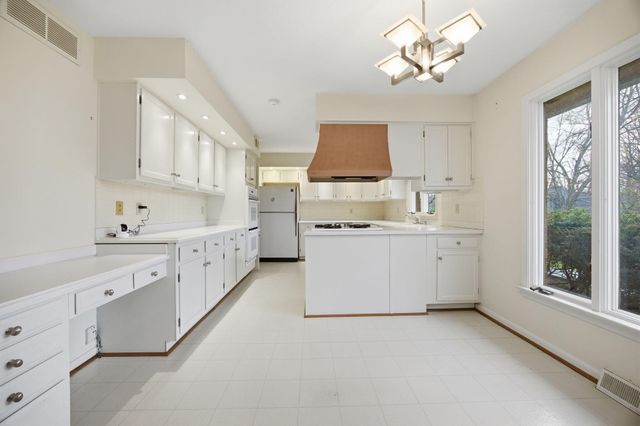 2044 Manor Drive, Lexington, KY 40502
