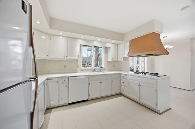 2044 Manor Drive, Lexington, KY 40502