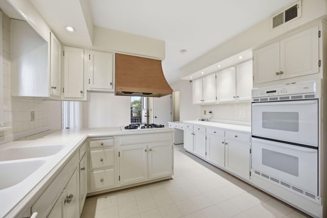 2044 Manor Drive, Lexington, KY 40502