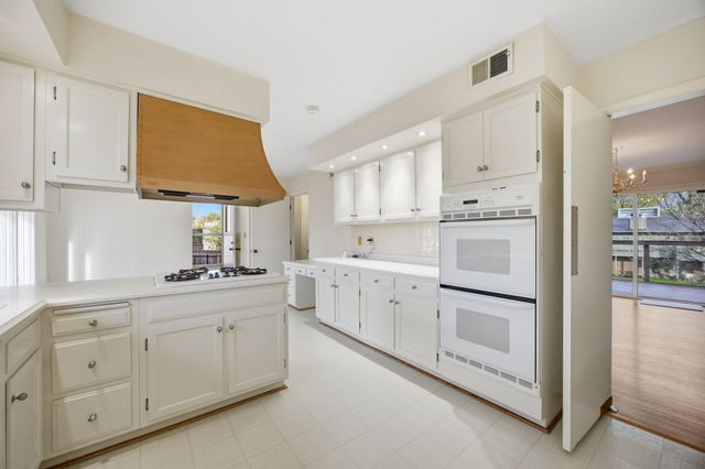 2044 Manor Drive, Lexington, KY 40502