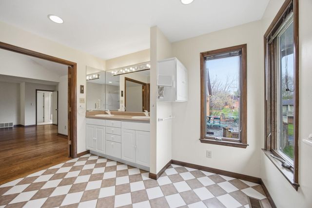 2044 Manor Drive, Lexington, KY 40502