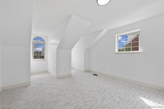 4392 Gateway Circle, West Bloomfield, MI 48322