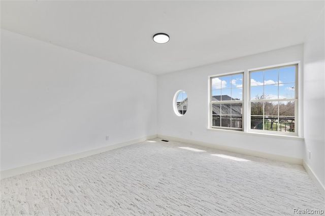 4392 Gateway Circle, West Bloomfield, MI 48322