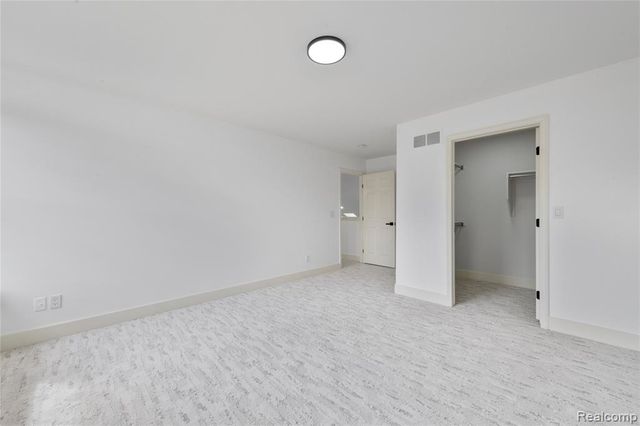 4392 Gateway Circle, West Bloomfield, MI 48322