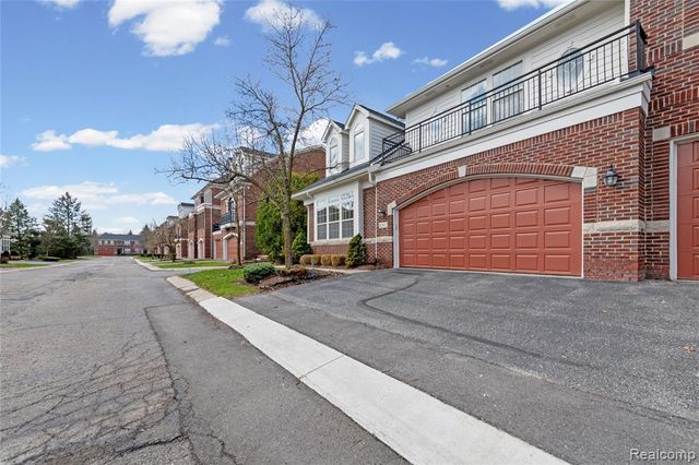 4392 Gateway Circle, West Bloomfield, MI 48322