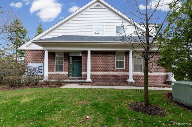 4392 Gateway Circle, West Bloomfield, MI 48322