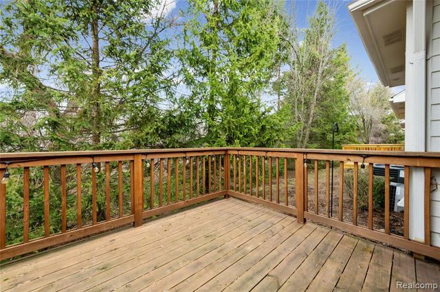 4392 Gateway Circle, West Bloomfield, MI 48322