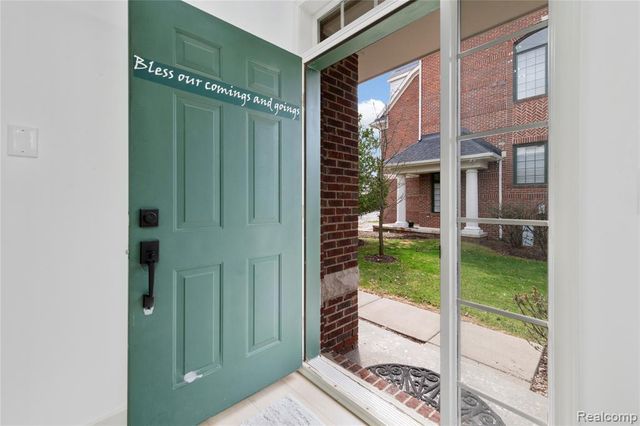 4392 Gateway Circle, West Bloomfield, MI 48322