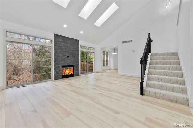 4392 Gateway Circle, West Bloomfield, MI 48322
