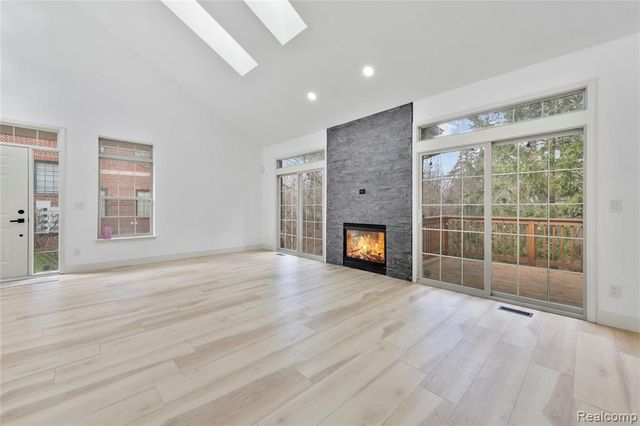 4392 Gateway Circle, West Bloomfield, MI 48322