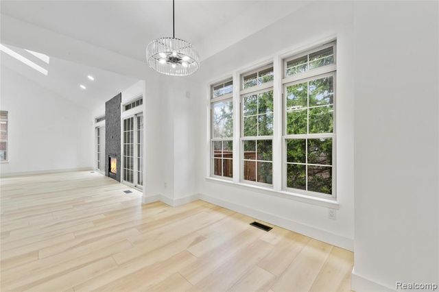 4392 Gateway Circle, West Bloomfield, MI 48322