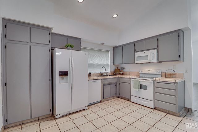 7917 Moss Crossing Avenue, Bakersfield, CA 93313