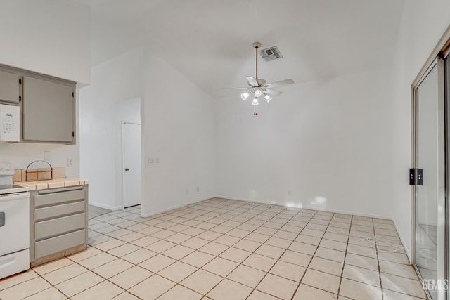 7917 Moss Crossing Avenue, Bakersfield, CA 93313