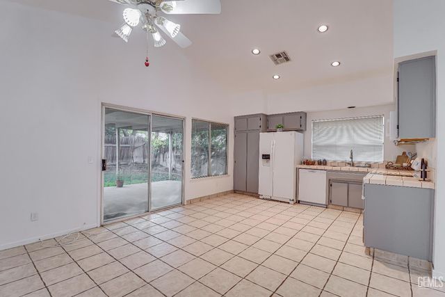 7917 Moss Crossing Avenue, Bakersfield, CA 93313