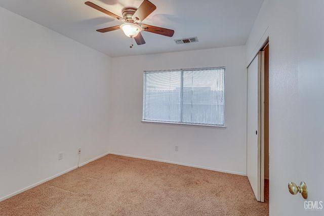 7917 Moss Crossing Avenue, Bakersfield, CA 93313