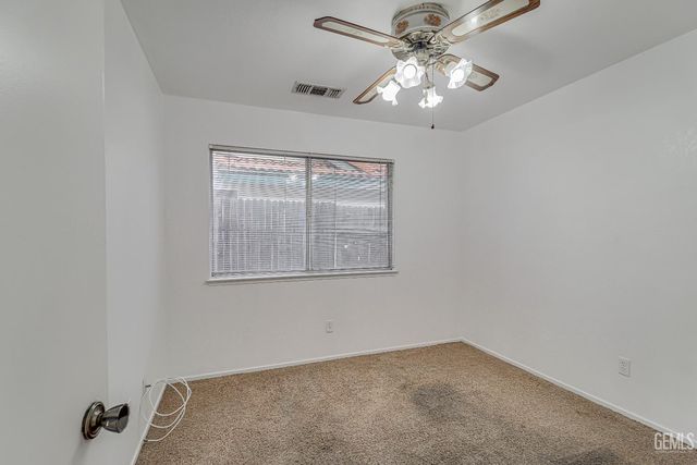 7917 Moss Crossing Avenue, Bakersfield, CA 93313