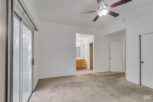 7917 Moss Crossing Avenue, Bakersfield, CA 93313