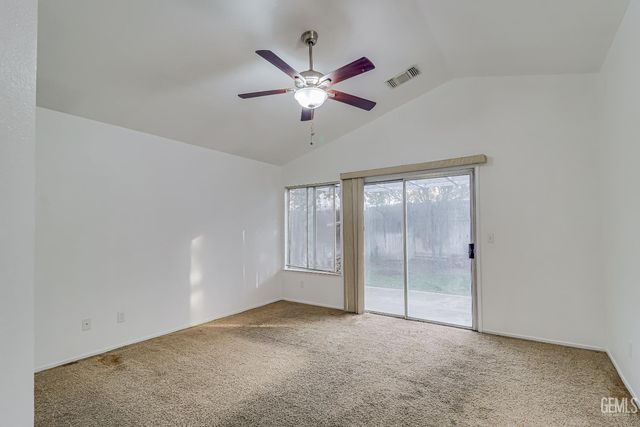 7917 Moss Crossing Avenue, Bakersfield, CA 93313