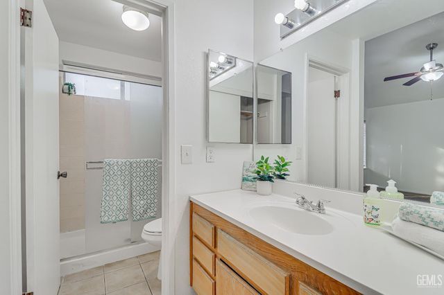 7917 Moss Crossing Avenue, Bakersfield, CA 93313