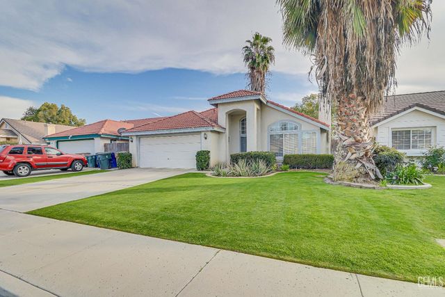 7917 Moss Crossing Avenue, Bakersfield, CA 93313