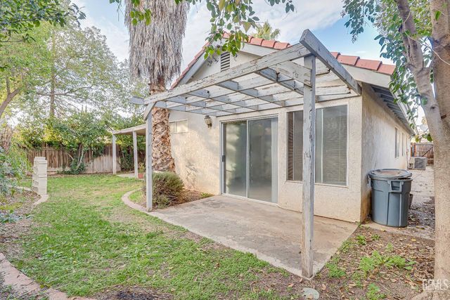 7917 Moss Crossing Avenue, Bakersfield, CA 93313