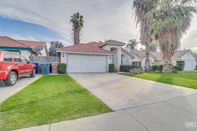 7917 Moss Crossing Avenue, Bakersfield, CA 93313