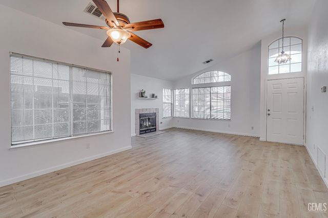 7917 Moss Crossing Avenue, Bakersfield, CA 93313