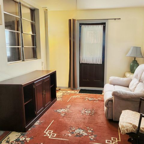 16 S Granada Lane, Port St Lucie, FL 34952