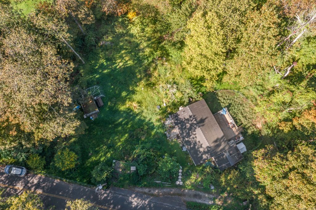 301 Berkshire Road, Southbury, CT 06488