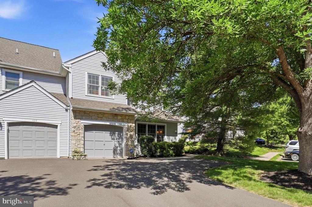 111 BLUE RIBBON DR, North Wales, PA 19454