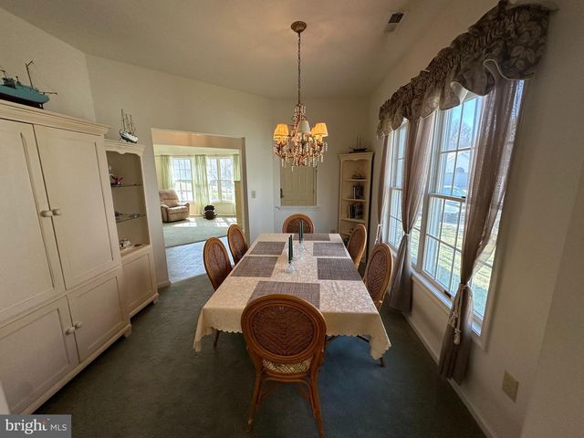 61 WAGON WHEEL LN, Columbus, NJ 08022