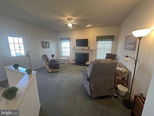 61 WAGON WHEEL LN, Columbus, NJ 08022