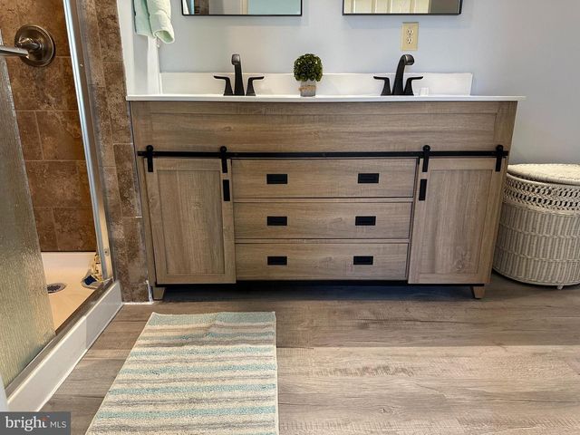 61 WAGON WHEEL LN, Columbus, NJ 08022