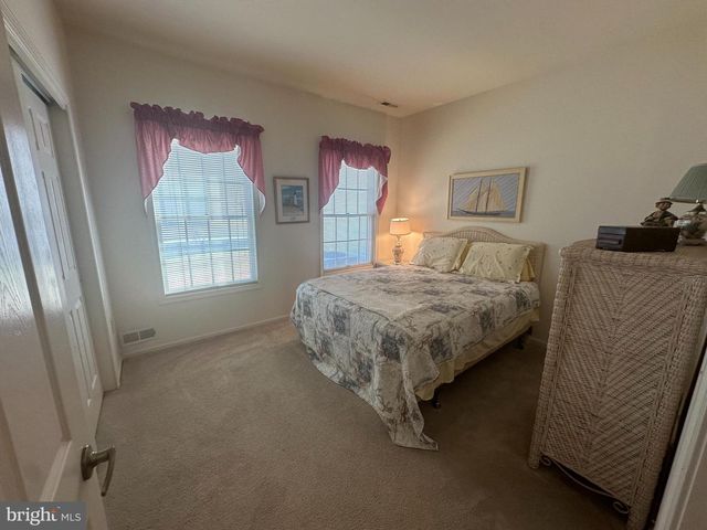 61 WAGON WHEEL LN, Columbus, NJ 08022