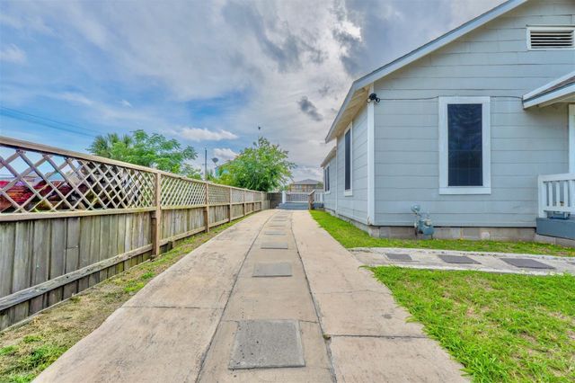 2119 63rd Street, Galveston, TX 77551