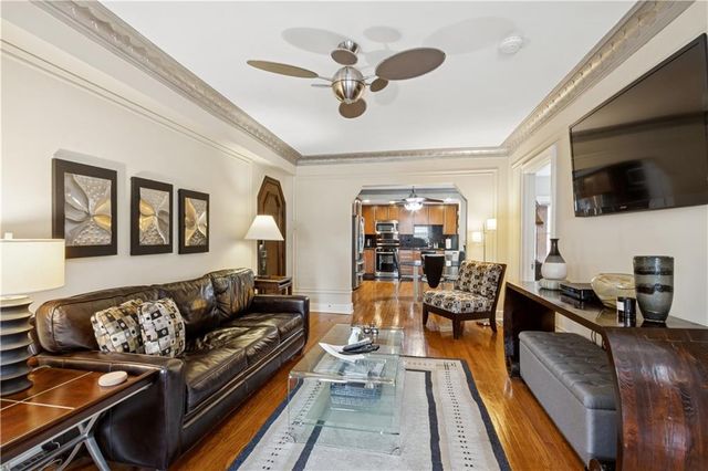 807 W 48th Street 101, Kansas City, MO 64112