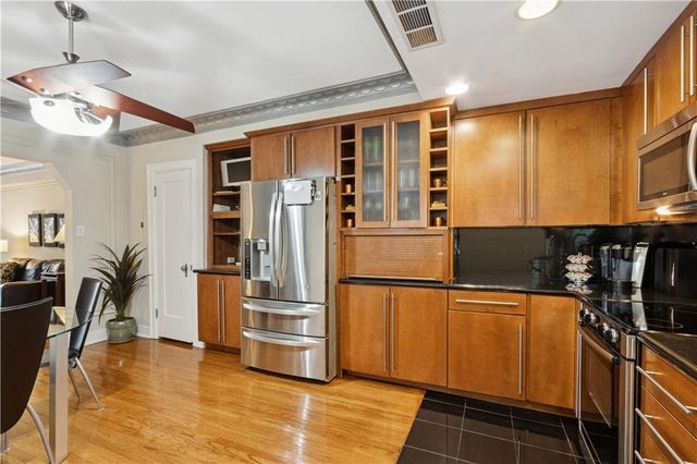 807 W 48th Street 101, Kansas City, MO 64112