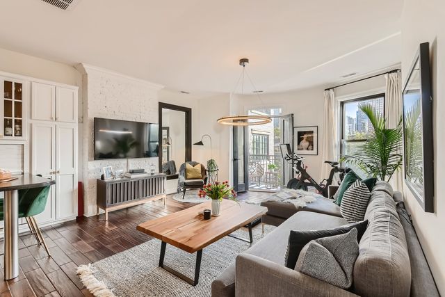1003 N La Salle Drive 3, Chicago, IL 60610