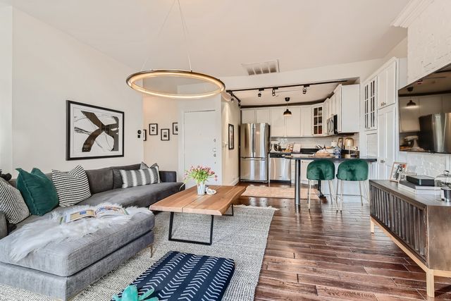 1003 N La Salle Drive 3, Chicago, IL 60610