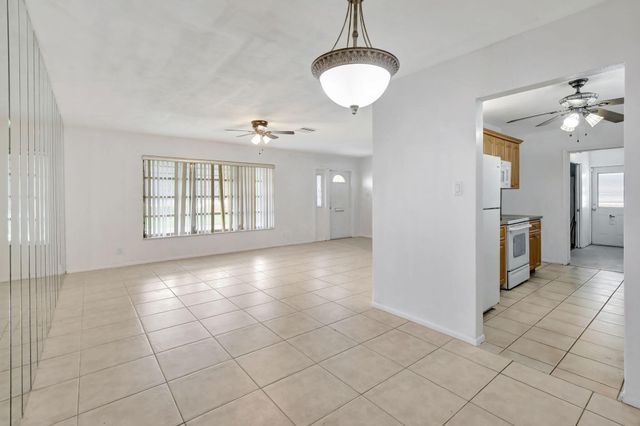 6707 NW 70 Street, Tamarac, FL 33321