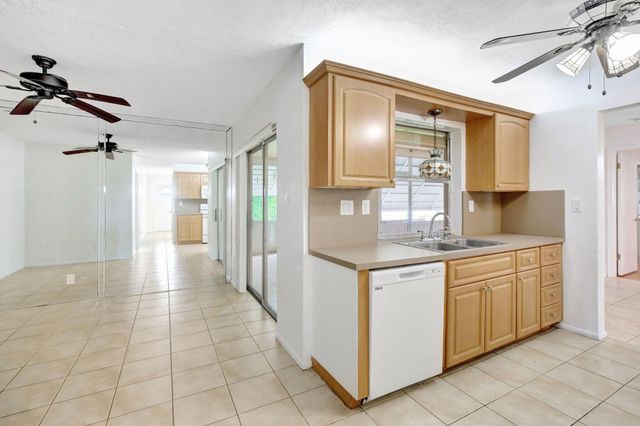 6707 NW 70 Street, Tamarac, FL 33321