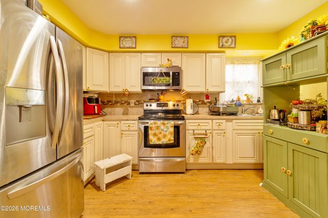 33 Menlo Avenue, Metuchen, NJ 08840